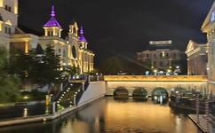 缓慢而坚定地深入公主内部